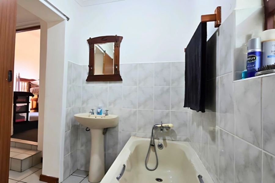 5 Bedroom Property for Sale in Gonubie Eastern Cape